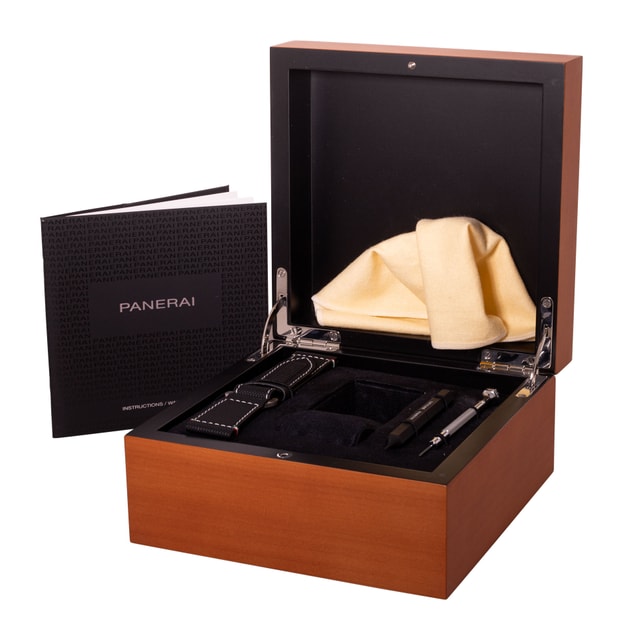 Panerai Submersible PAM01162 Image 4